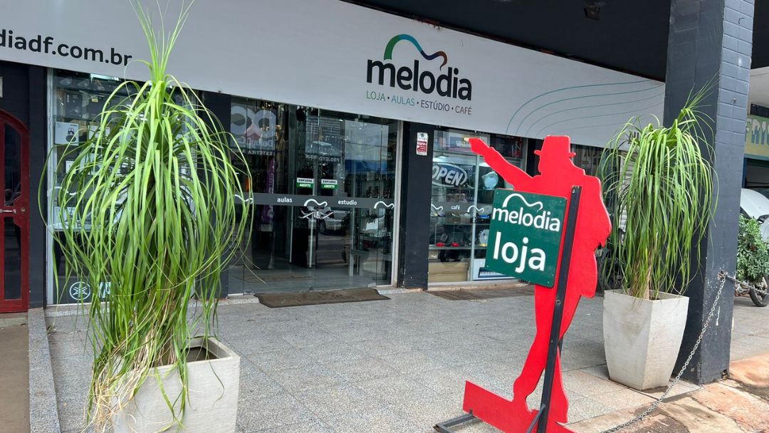 Loja de instrumentos musicais e Escola de Música MELODIA em Brasília, com serviços de venda, aulas e luthieria.