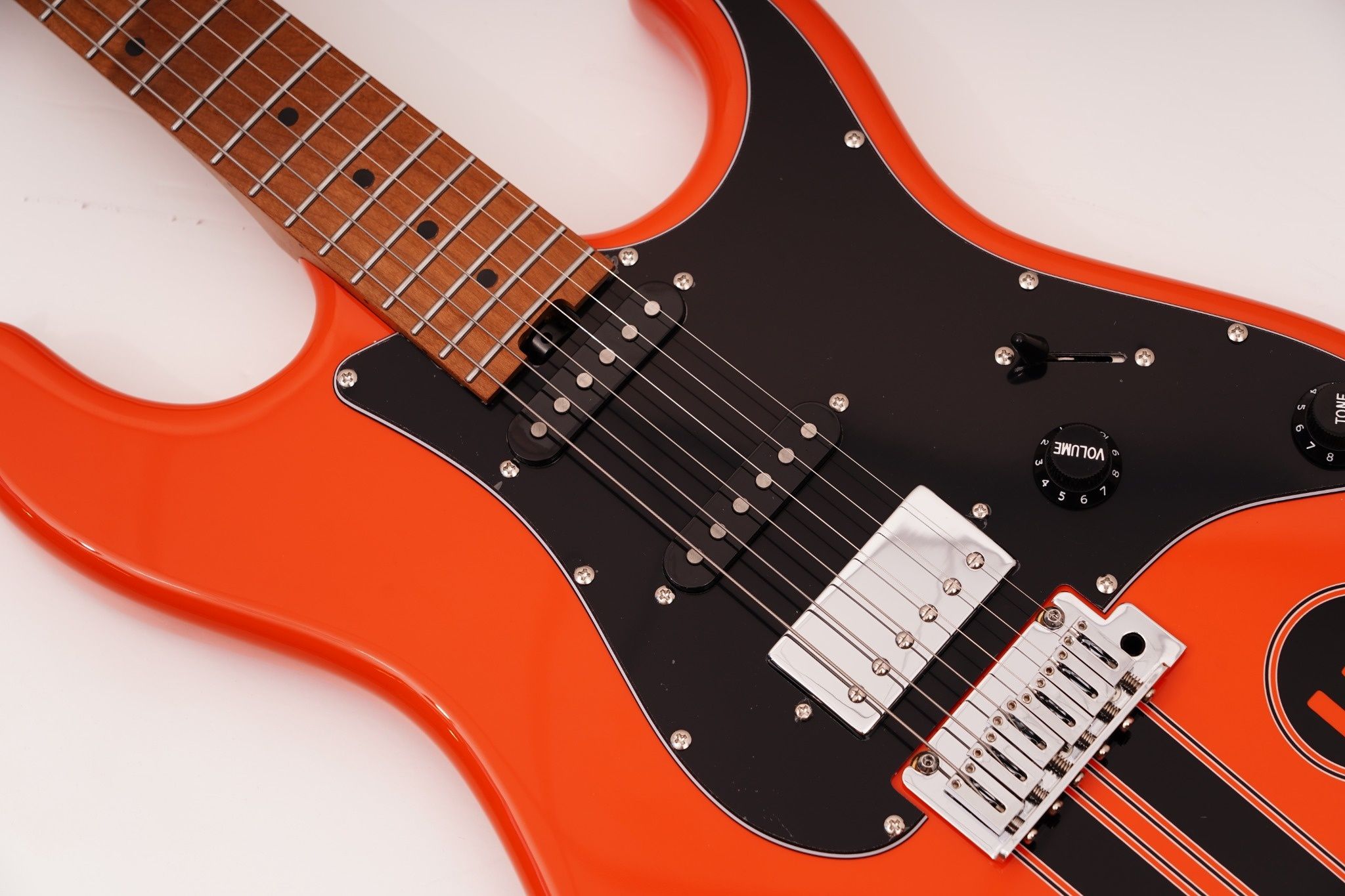 GUITARRA 2S 1H ESCALA CLARA ESCUDO BK ROAD STRIKER ORG TAGIMA GUITARRA 2S 1H ESCALA CLARA ESCUDO BK ROAD STRIKER ORG TAGIMA